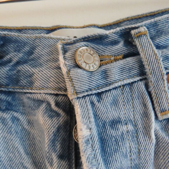 AGOLDE Parker Vintage Cut-Off Shorts in Swapmeet - Size 24 Waist - Picture 5 of 16